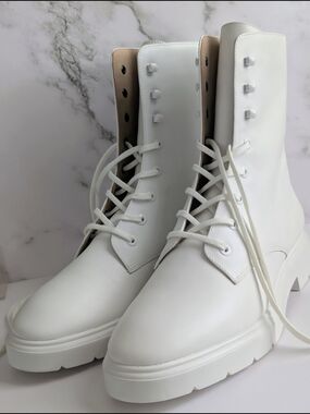 Stuart Weitzman McKenzee White Leather Combat Boots Size 8 NWOB